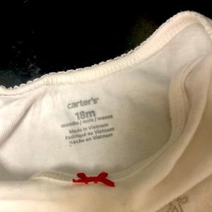 Says “best gift ever” long Onsie buttons on bottom.